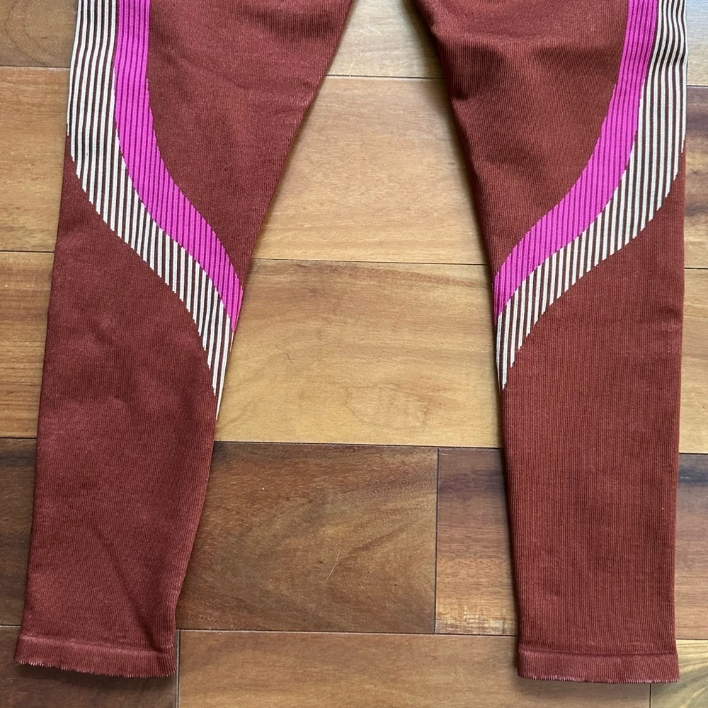 Fabletics Ultra High Waisted Seamless Stripe Leggings - Picture 10 of 10